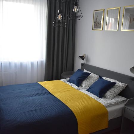 Apartament W Centrum Przy Parku Na Wyspie Pila Exterior photo